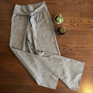 Aritzia knit wide legged grey pants in XS